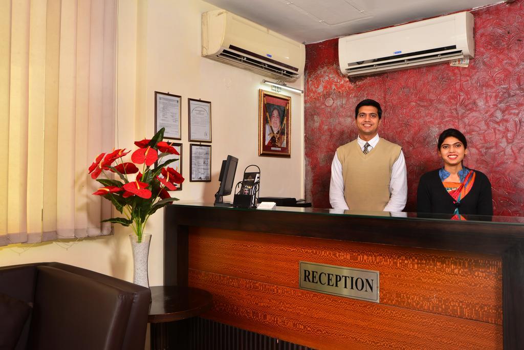 Hotel Shanti Palace West Nova Deli Exterior foto